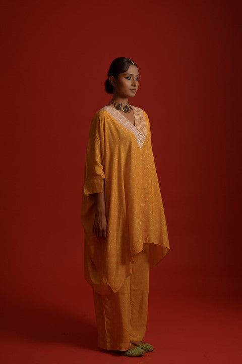 Kaftan Style Kurta With Button Work