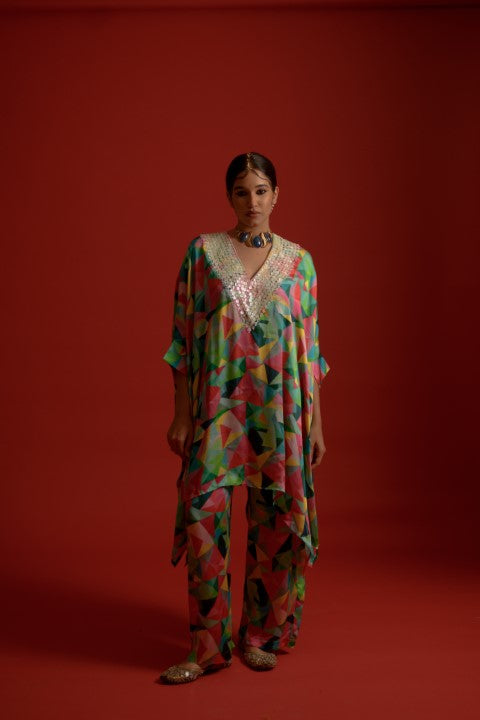 Kaftan And Pants With Button Work