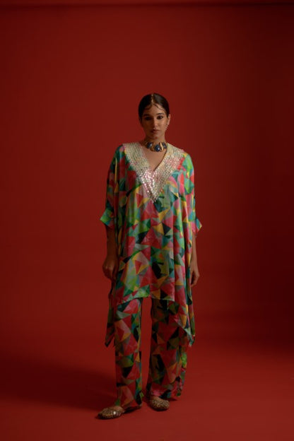 Kaftan And Pants With Button Work
